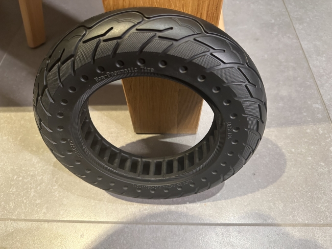 Pneu plein 10 x 2.125